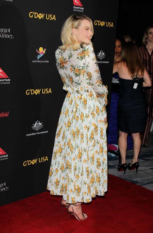 chooboutin:Margot Robbie in Jimmy Choo ankle-strap sandals.