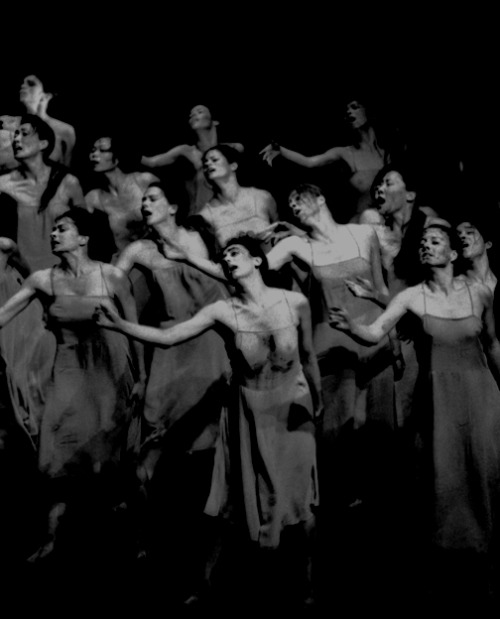 gnossienne: Tanztheater Wuppertal Pina Bausch: The Rite of Spring