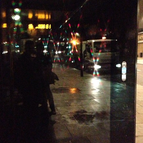 #nofilter #reflection #busstop #angel #london #lights #psychedeliclights #night (at The Angel Isling