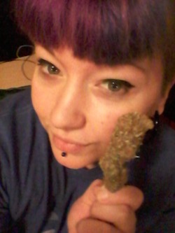 acidkittiegoddess:  ♥♥♥older picture so wish I had some weeds right now ♥♥♥