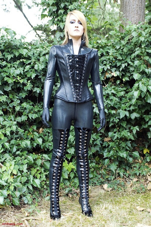 rubberhotfetish:  Kinky HD Collections HERE