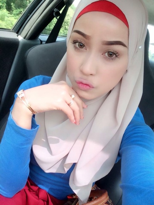sangap-awek-tudung:hijabister7:Geram tengok body diatngok muka pun dh stimmm …. gerammnyaaa
