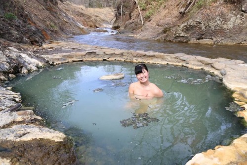 然別温泉｢鹿の湯｣ 野営場の近くにある共同浴場 ・ 鹿追町が管理しているようですが 掃除は野営場が営業している夏場のみ 訪問したときは藻なのか苔なのかが浮いている野趣あふれる温泉でした ・ #北海道#