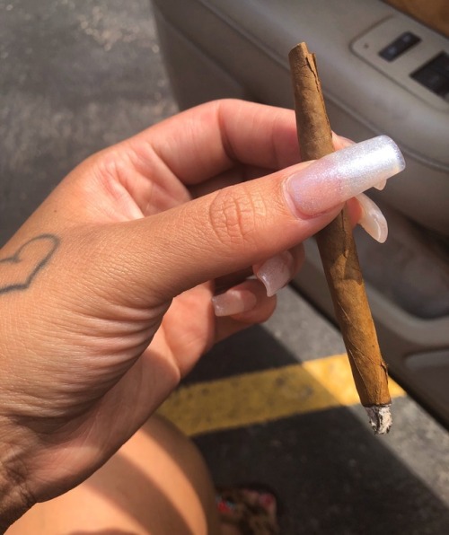 xoimperfection-is-beauty: I like smoking alone ❤️