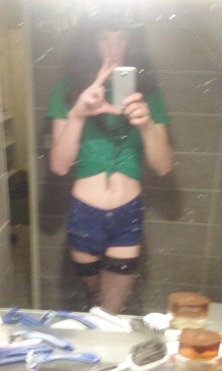 iwanttobeasissywhore:she is beautiful!!!Thx so much to expose my sissy ass ;p