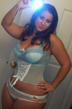 gottabeathickchick:mexpwr:  likefat1:  Sweetheart #BBW #selfshot  She bad  The things I would do to her!