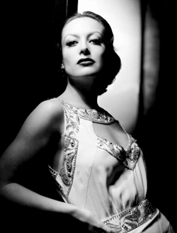 wehadfacesthen: A 1932 portrait of Joan Crawford by George Hurrell