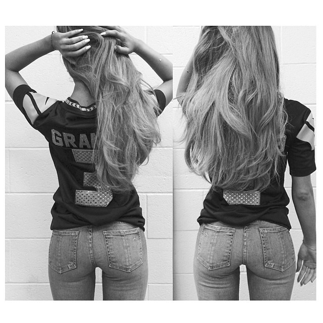 agrande-news:  @arianagrande: grande yet she so petite 🙊🍰 