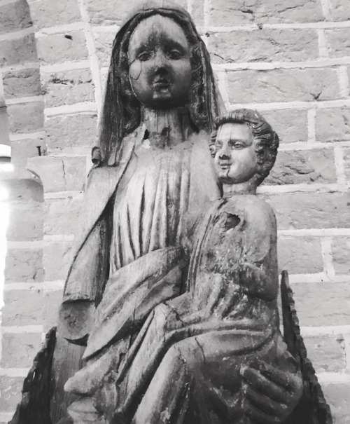 herkind:She is 700 years old. Madonna with child, wooden sculpture, 14th century. Instagram