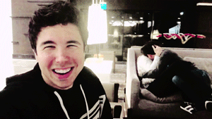 ugly-nat:   haechxnie: Ay Willy, no escondas tus celos detras de esa sonrisa 7u7