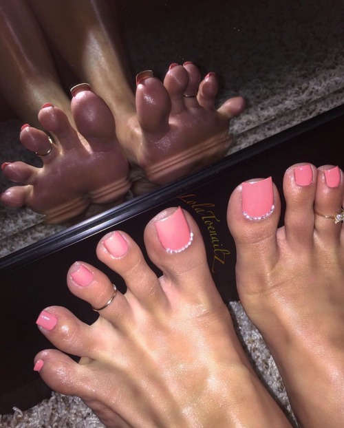 feetoftheeworld:  @lolatoenailz on IG 🔥👣🔥👣