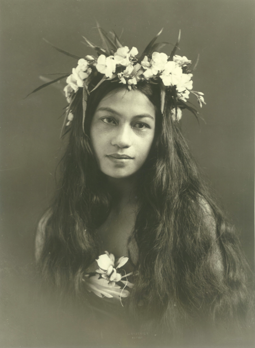 ofthemoons:Vahine mélancolique, Tahiti c.1930