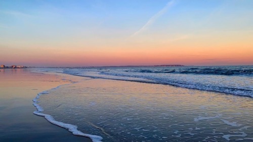 When the sun goes down and the sky looks like this!location: @oldorchardbeachmaine .#stewartsmithpho