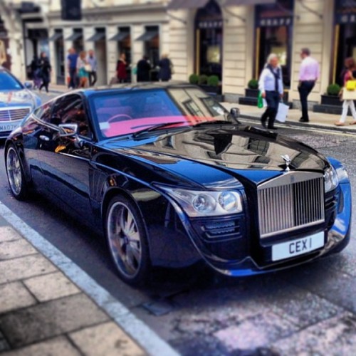 styleguyemman:  Custom #RollsRoyce on Bond St 😻 