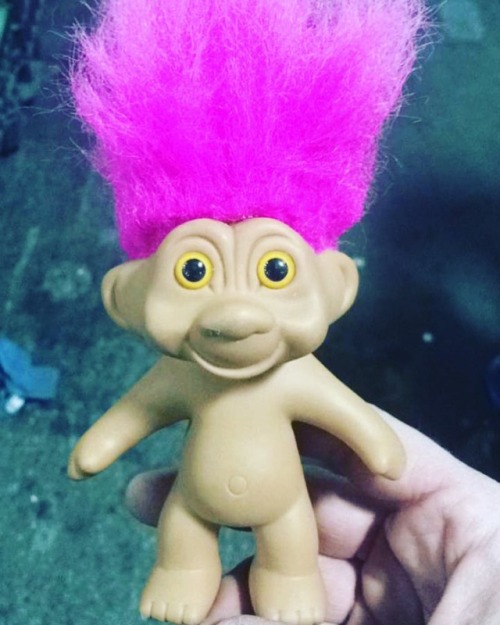 Found this troll roaming around goodwill today #troll #trolls #thriftingfinds #thrifting #90s #toyst