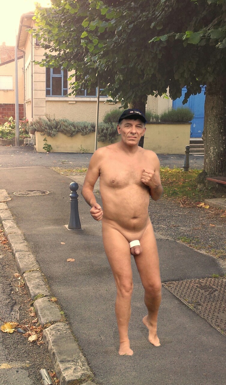peterdesade:  bobwil:  Liberté entièrement NU  Google the name, Peter de Sade,
