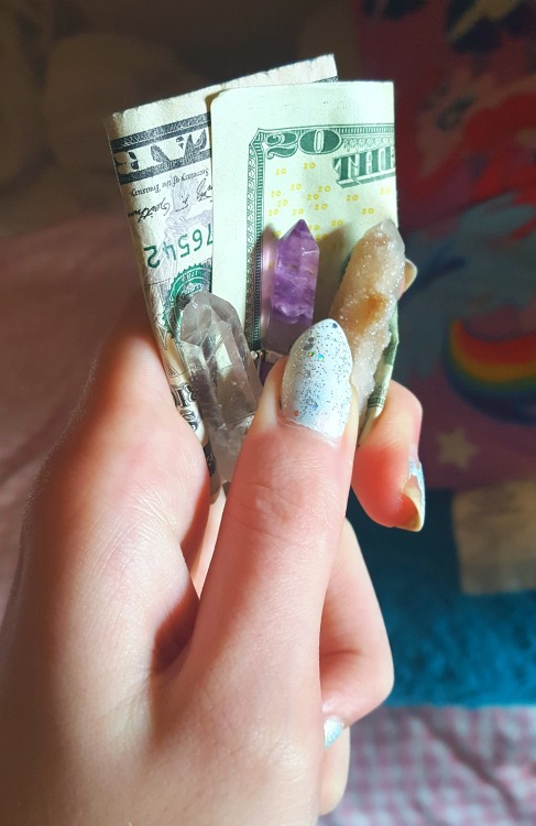 queernigga:  witch-of-artemis: This is the crystal hand of prosperity. Reblog in 300 seconds to have