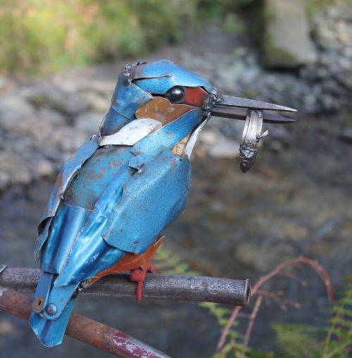 laurelcrownedkitten: awkwardfortuneteller:  awesome-picz:  Artist Turns Scrap Metal Into Animals.   The artist is JK Brown. Please always remember to give credit to artists.  He’s on Etsy if you’ve got money to spend 