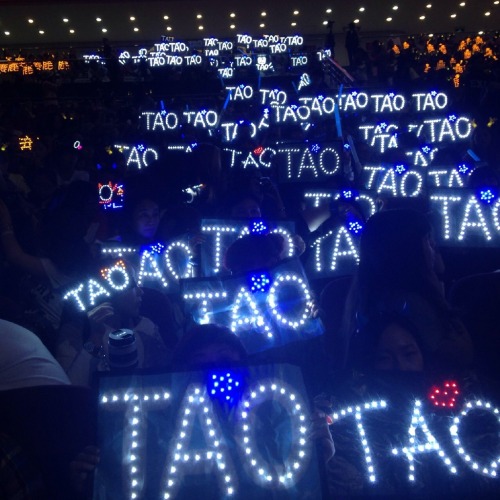 tao-hua:140920 Fan support for Tao and Tao’s words during encore for TLP in Beijing“A lot of things 