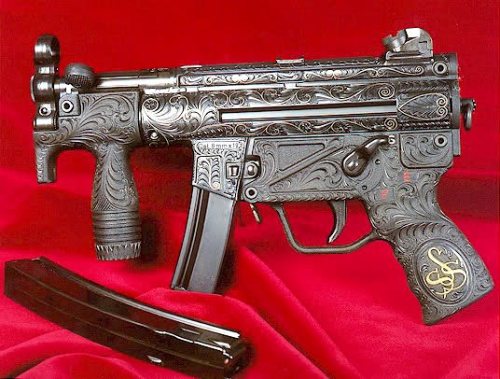 themodernminuteman:  MP5K, a machine pistol produced in 1976.  ”Designed at the request of HK South American sales rep, who saw a market for dignitary protection and increased firepower in a small package.” It comes with its own leather “briefcase”
