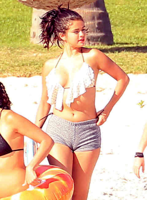 Selena Gomez yummy sweet puffy pussy lips – #cameltoe #pussybulge #pussylips 