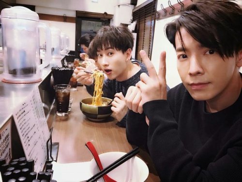 hyukwoon: eunhyukee44: ramen  #secretlycametojapan #dne ©