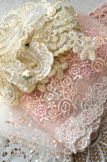 mademoiselle-rose-things:  Pretty pink lace.