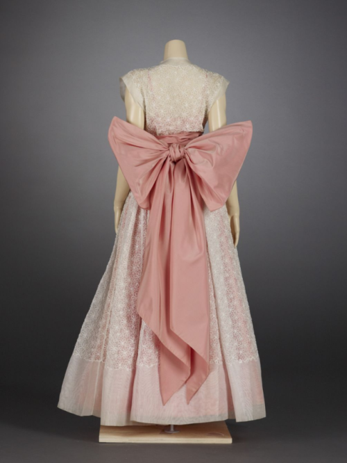 history-of-fashion: 1948 Evening dress by Norman Norell  cotton organdy, cotton cording, silk, 