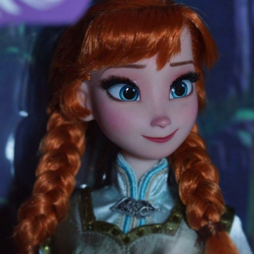 My repainted Limited Edition Anna doll is still up on Ebay! Auction ends in one day! You find the li