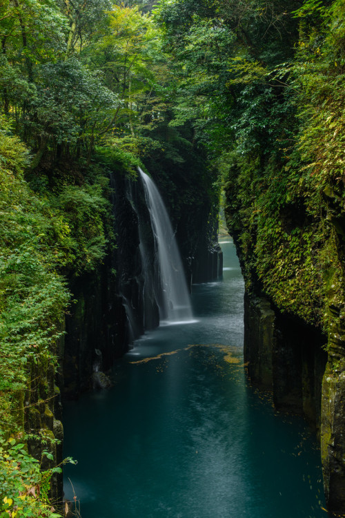 Porn photo woodendreams:  Takachiho Gorge, Japan (by