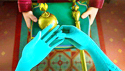 keybladesoras:  The Queen arrives in Storybrooke. 