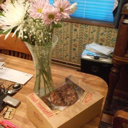 Flowers &amp; donuts for the mama.. Happy Mother&rsquo;s Day!! #mothersday (at Canton Ohio Area)