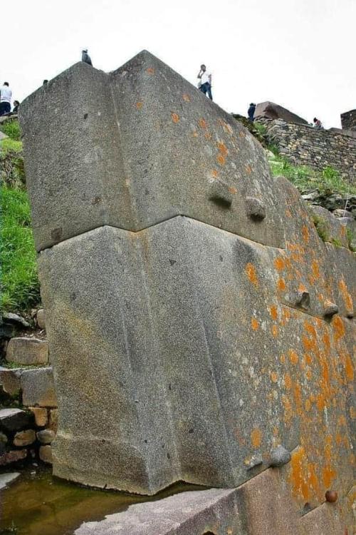 ancientorigins:Polygonal masonry of Machu Picchu.