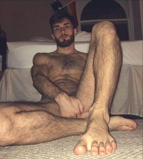 nakedinsantafe: Fk hairy feet turn me the fk on