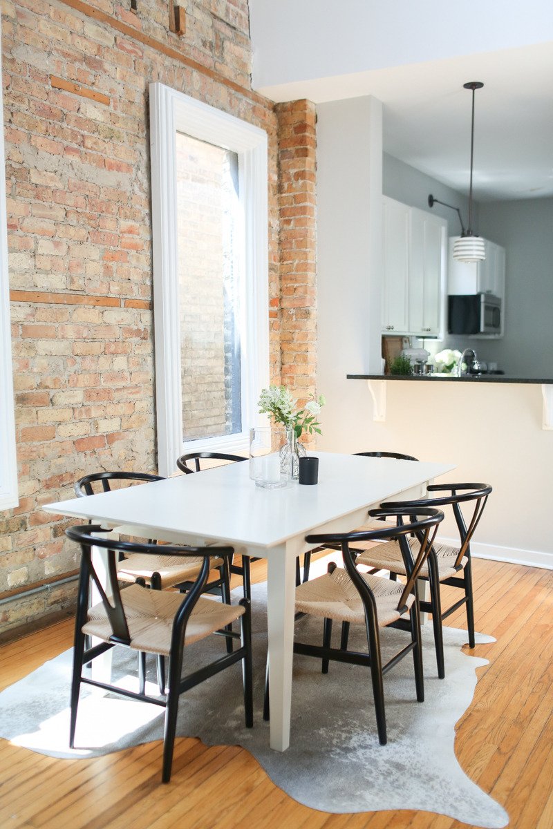 gravityhome:  Chicago home of The Everygirl co-founder Danielle Mossgravityhomeblog.com