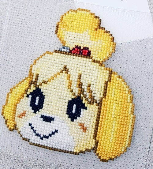 charlyminion: Isabelle cross stitch If you guys are interested in my Animal Crossing Cross Stitch Pa