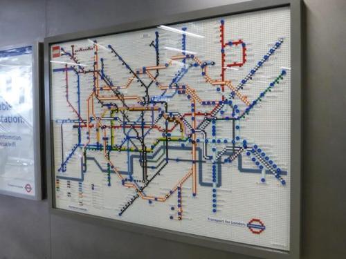 mapsontheweb:Tube map made of Lego.