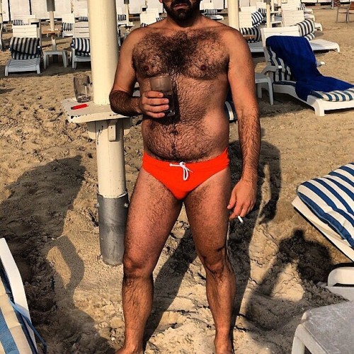 Abu Dhabi #bulge #bigbulge #footyshorts #footy #rugbylegs #rugbythighs #gay #gym #gayarab #hairygay 