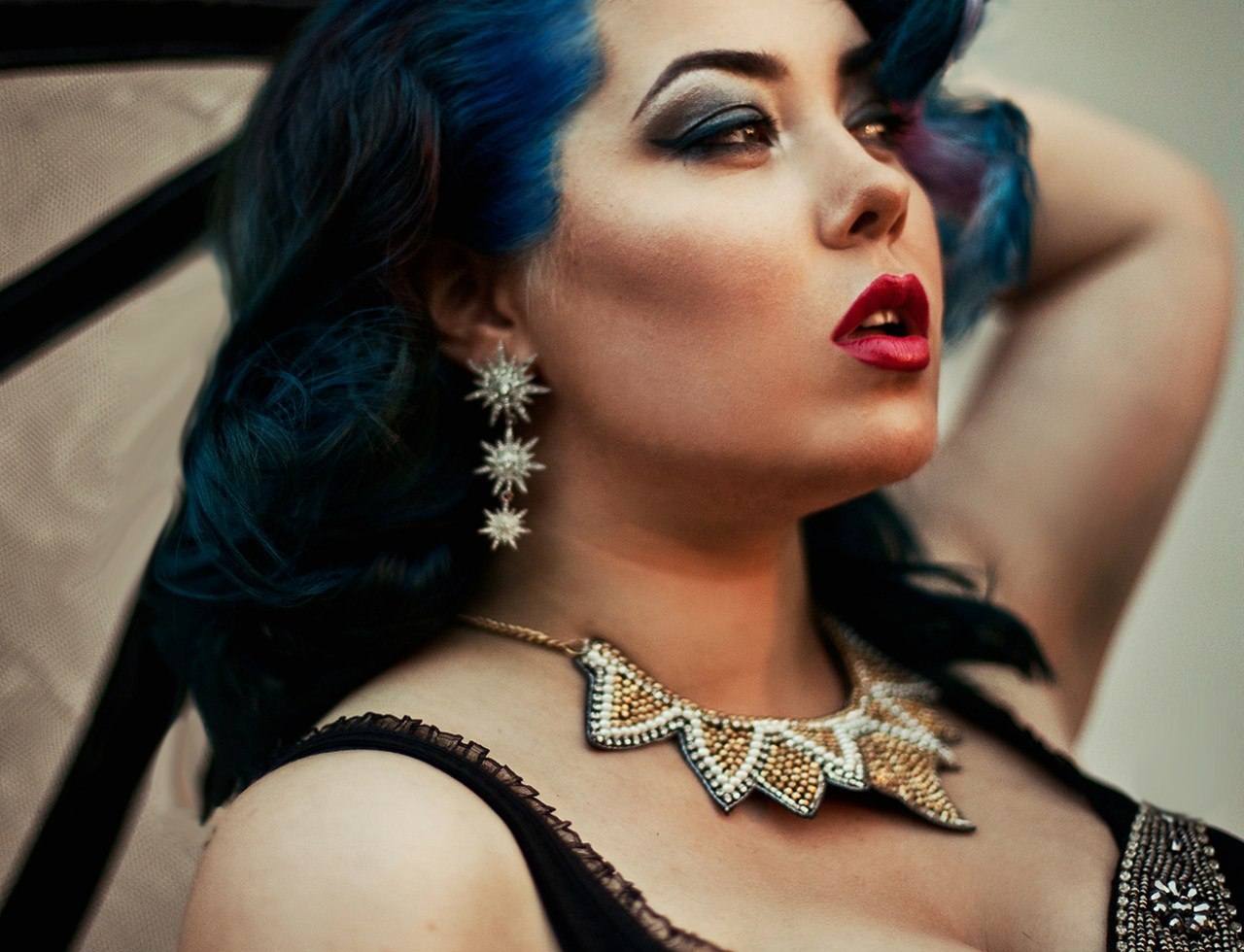 russianfamouscurves:  Russian burlesque performer Radmila Rockie Zombie .New Hair!!!!