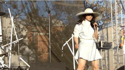 littledraken:  Yukimi doing ‘the thing’ during Klapp Klapp performances 