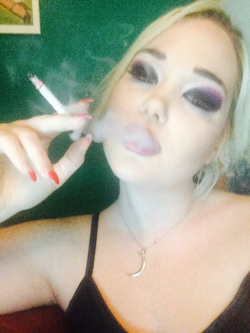 iamsnow-white:Smokey Sunday