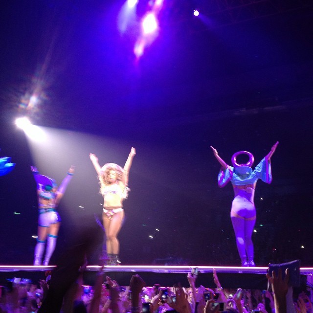 #pawsup for #venus 💕💋😘🌈 #artravemelbourne #artpop #artrave #ladygaga
