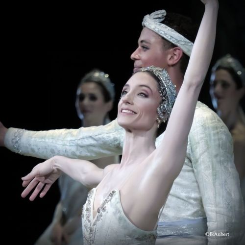 strechanadi: Paris Opera BalletLa Bayaderephoto: Isabelle Aubert