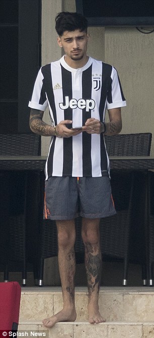 zayn malik barefoot | Tumblr