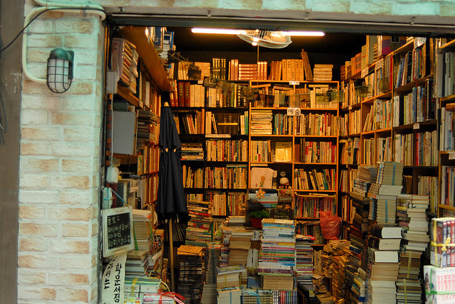 bookspresso:  Book Street by Bai Lazo on Flickr. 