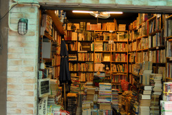 bookspresso:  Book Street by Bai Lazo on