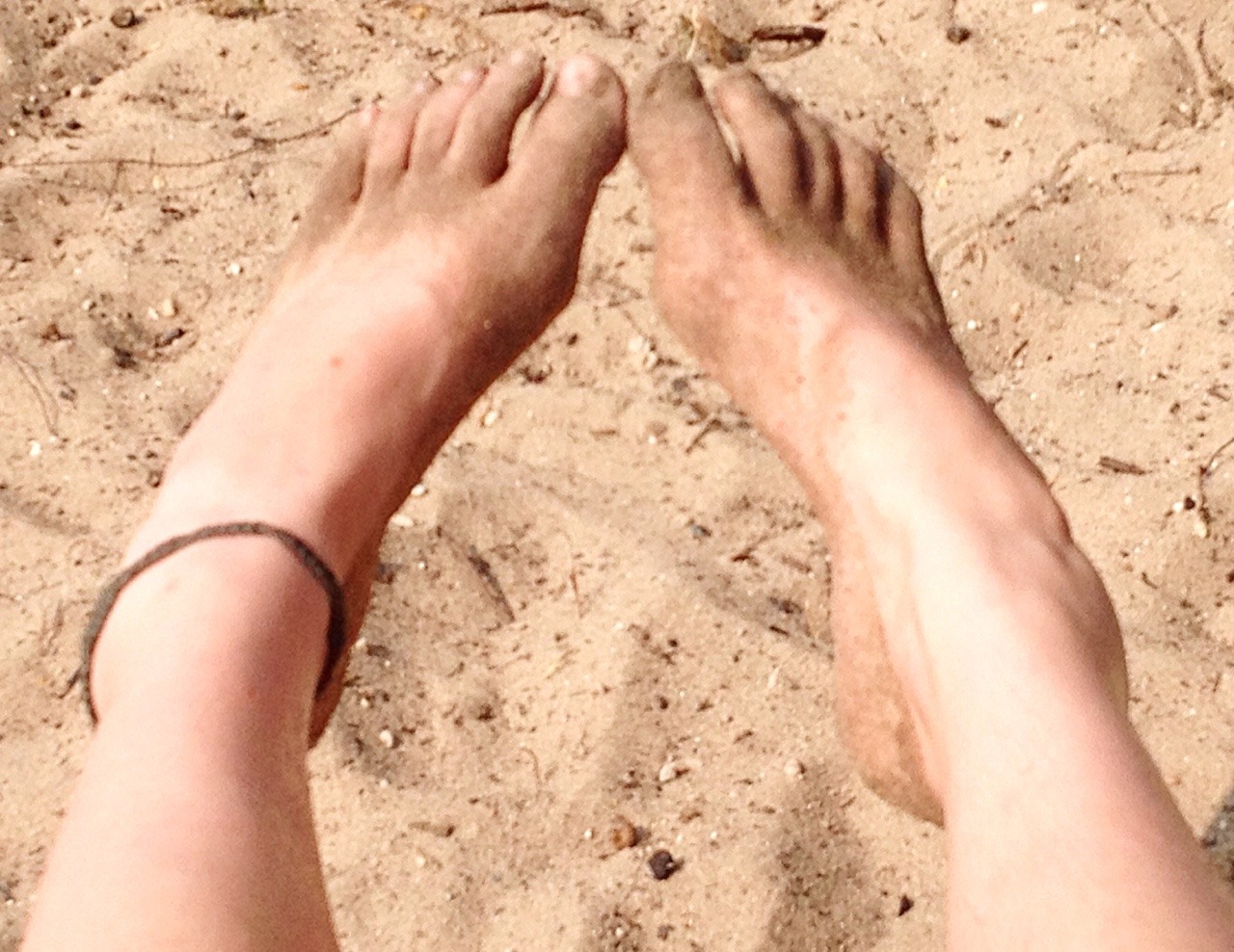 hellohippietoes:  Happy 4th! We played in a lake today and got all sandy. :D