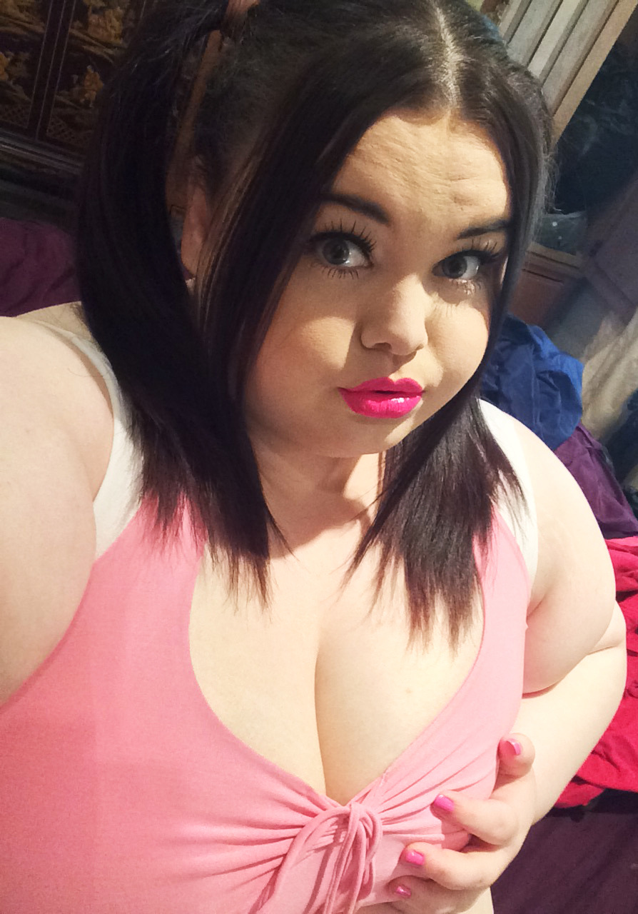 porcelainbbw:  Forgotten selfies lol ðŸ‘‘ðŸ’…ðŸ»  