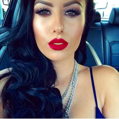 soeffingxtraordinary:          http://shez-a-bitch.tumblr.com        