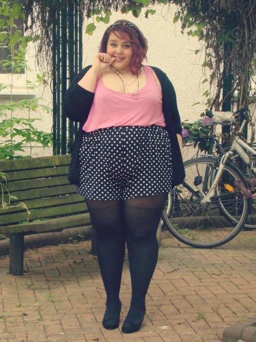 lulinix: Pink is so my color lately! (Shorts &amp; top: Asos Curve~ Cardigan: Amazon~ tights: C